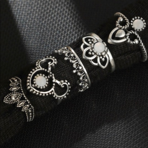 🆕Silver princess 5pc midi ring set - Picture 3 of 3